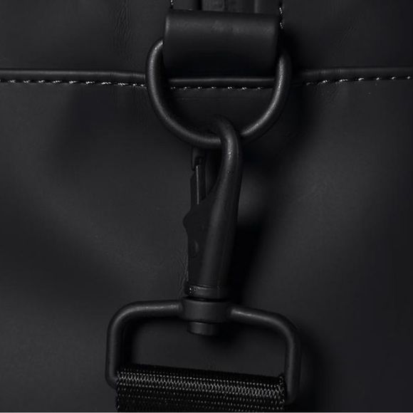 NWT RAINS Trail Gym Bag in Black - Picture 6 of 8